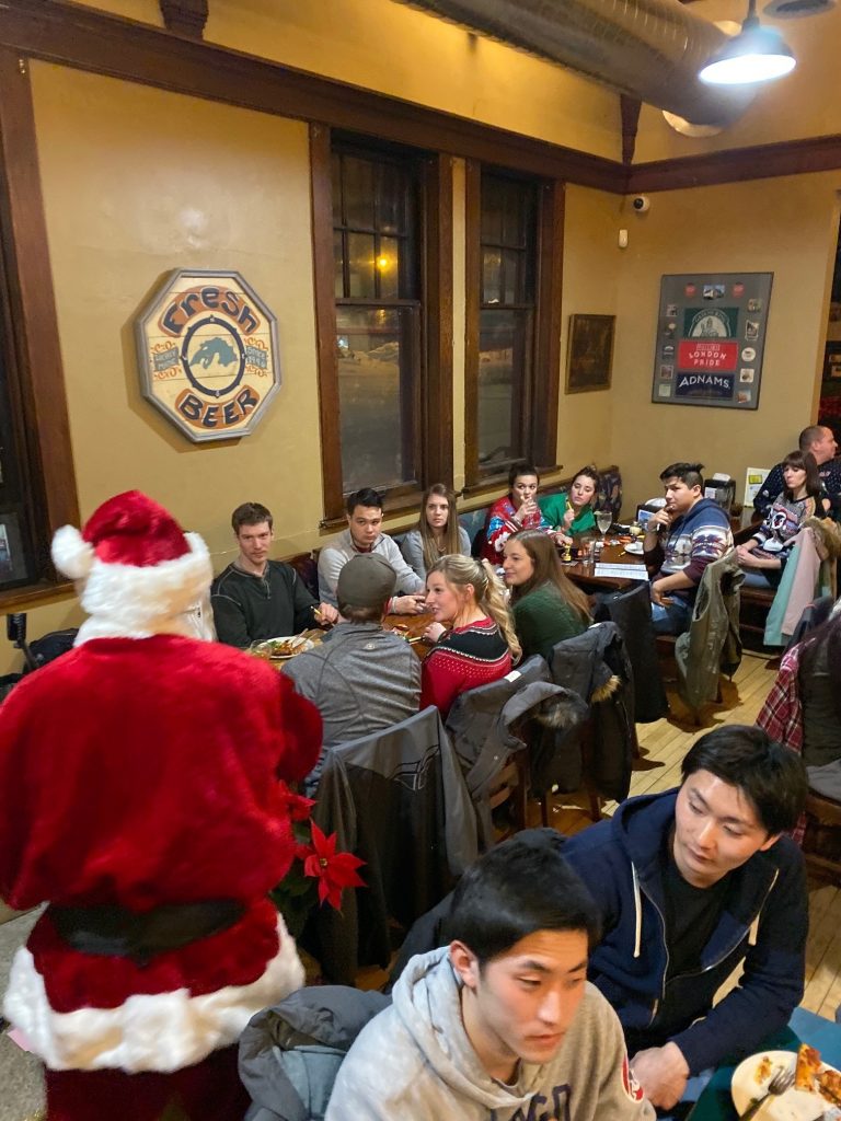 Alumni eating at a restaurant